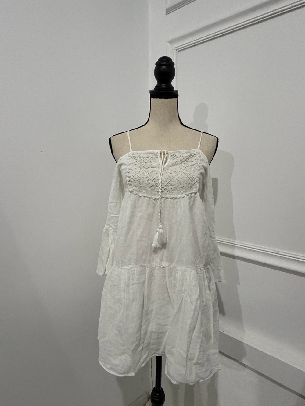 American Eagle Outfitters White Lace Off-Shoulder Tassel Swim Cover-Up